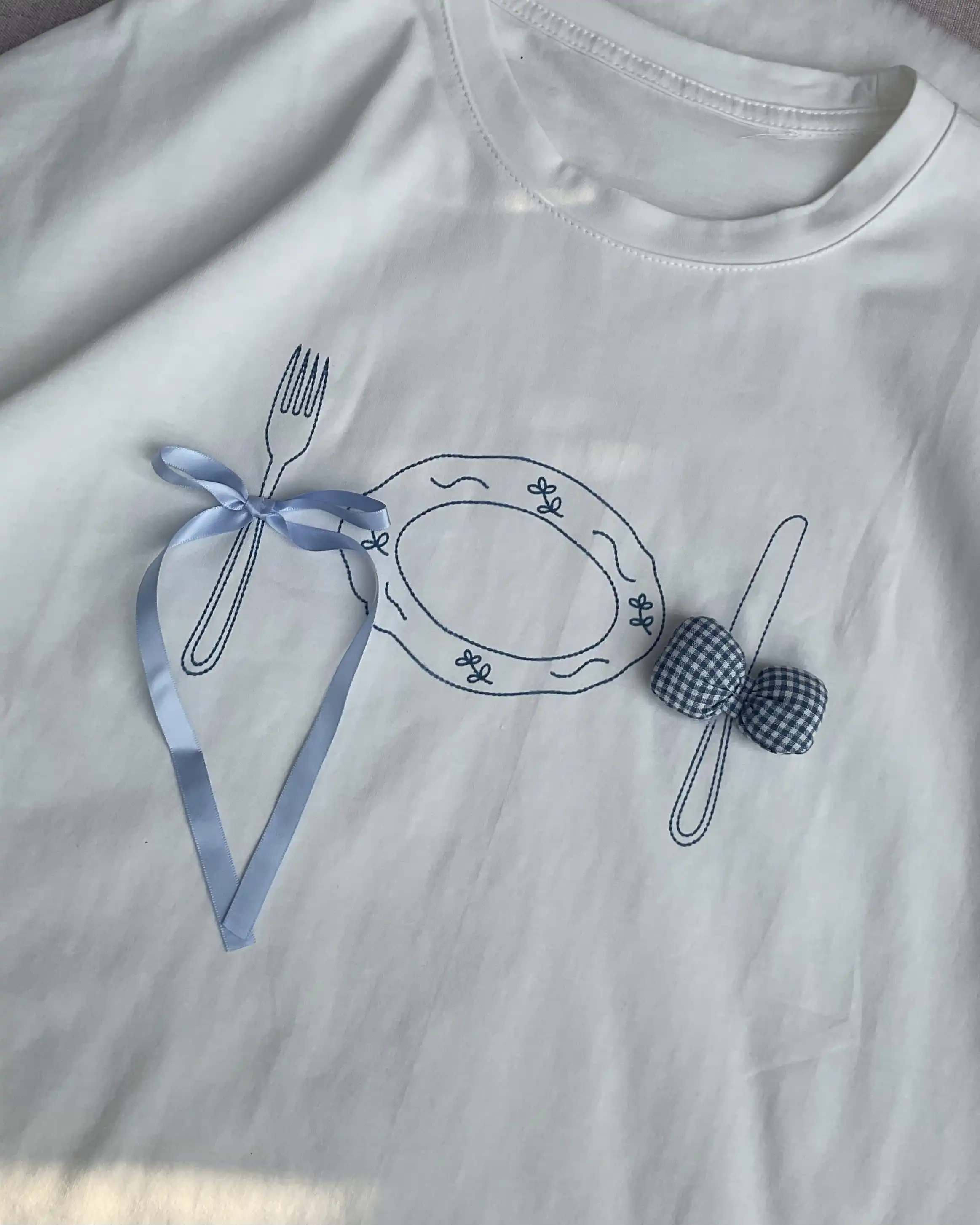 The "Petit Picnic"  3D Bow & Ribbon Graphic Tee