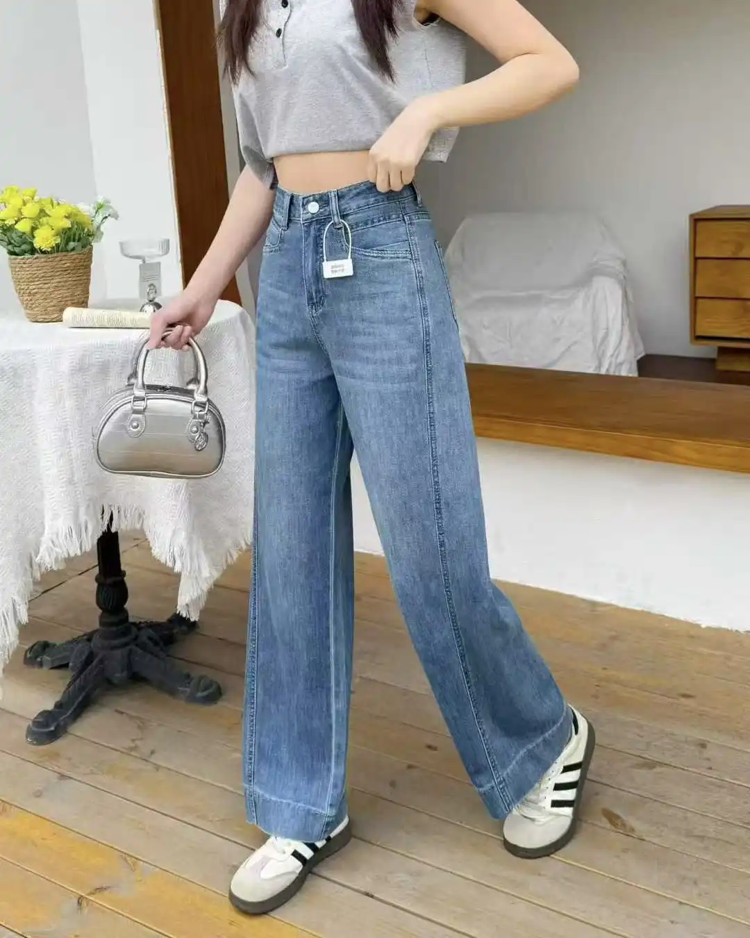 Product image of Wide-Leg Baggy Jeans