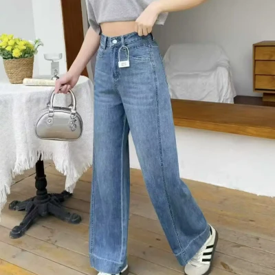 Wide-Leg Baggy Jeans