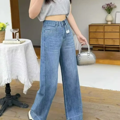 Wide-Leg Baggy Jeans