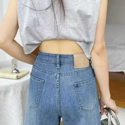 Wide-Leg Baggy Jeans