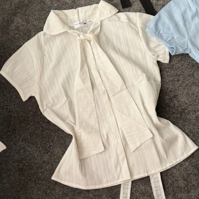 Lana Fitted bow shirt
