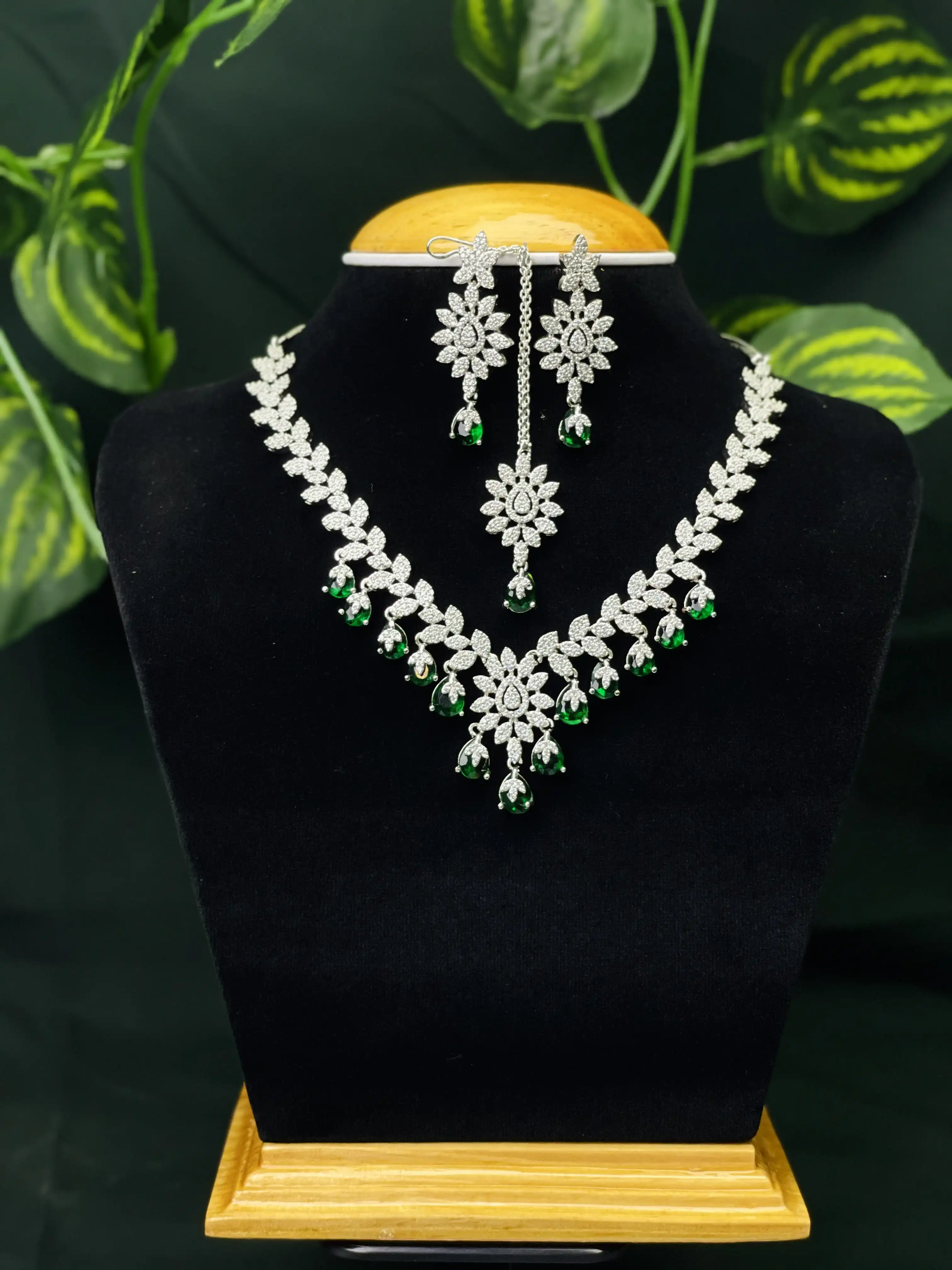 Product image of ADN3102 | Pure Sparkling Australian Diamond Floral Set (with sirbandi)