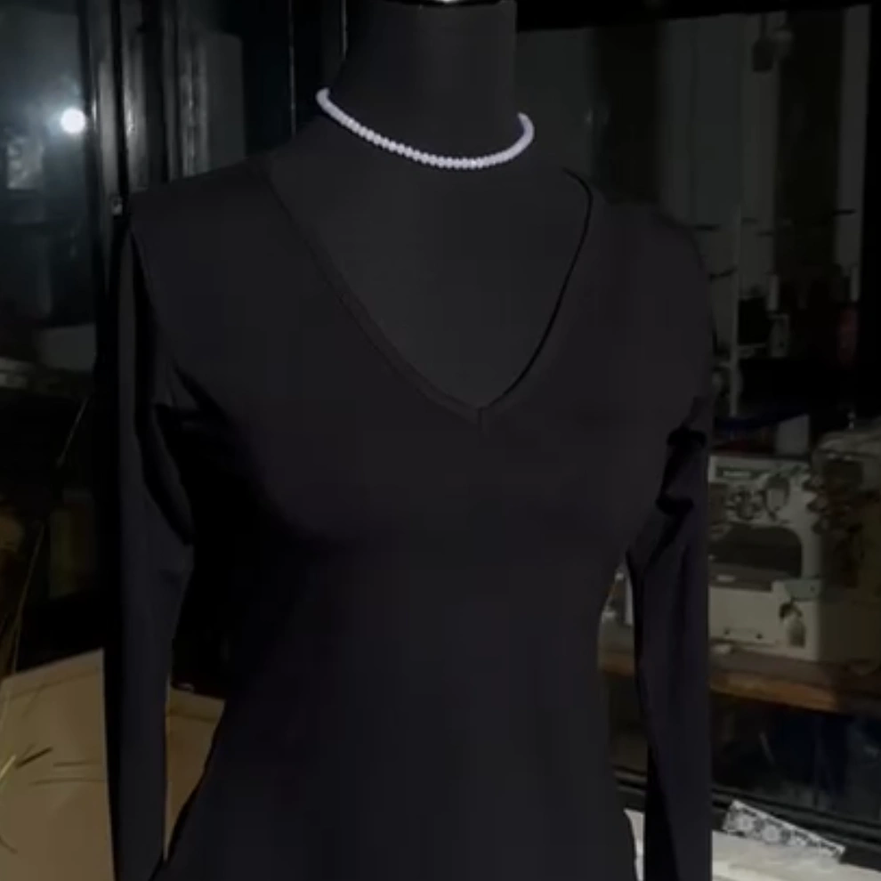 Product image of Luna V Top