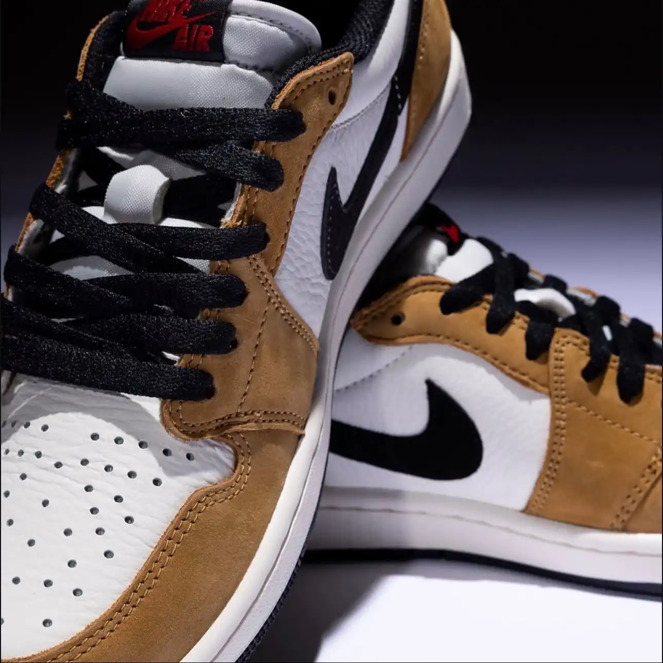 Product image of Air Jordan 1 Low OG Mocha (Brown/White/Black)