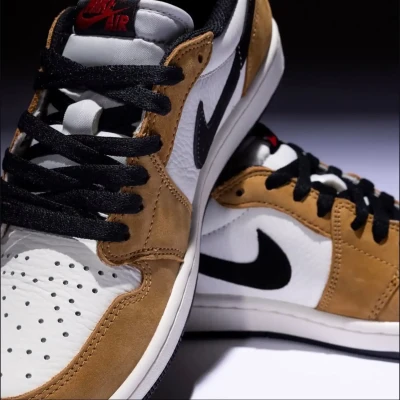 Air Jordan 1 Low OG Mocha (Brow...