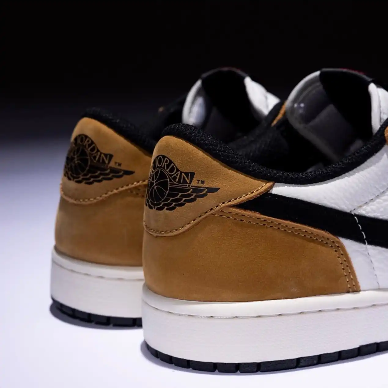 Product image of Air Jordan 1 Low OG Mocha (Brown/White/Black)