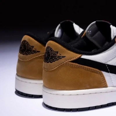 Air Jordan 1 Low OG Mocha (Brow...