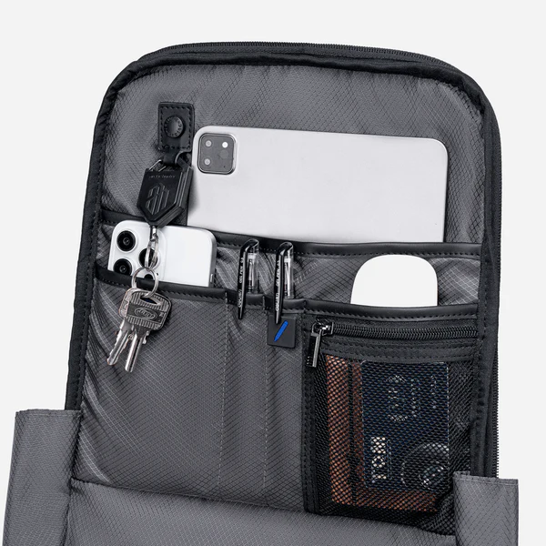 Product image of Arctic Hunter  B00682