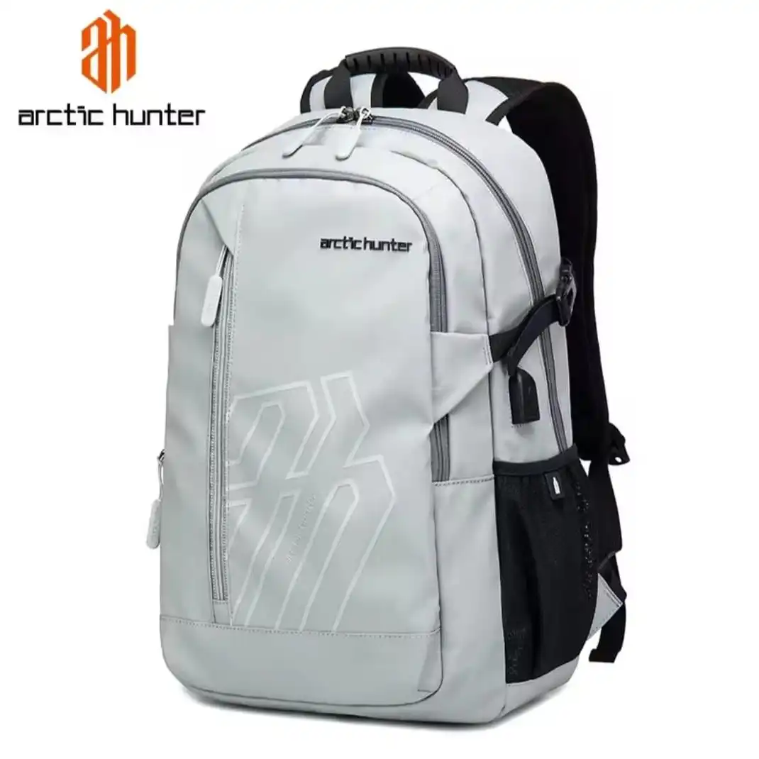 Arctic hunter B00387
