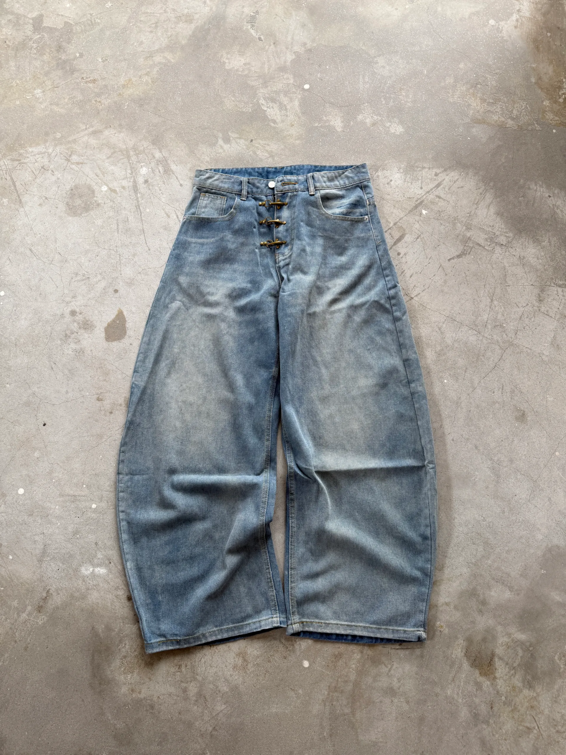 Clasp Button Baggy Barrel Jeans