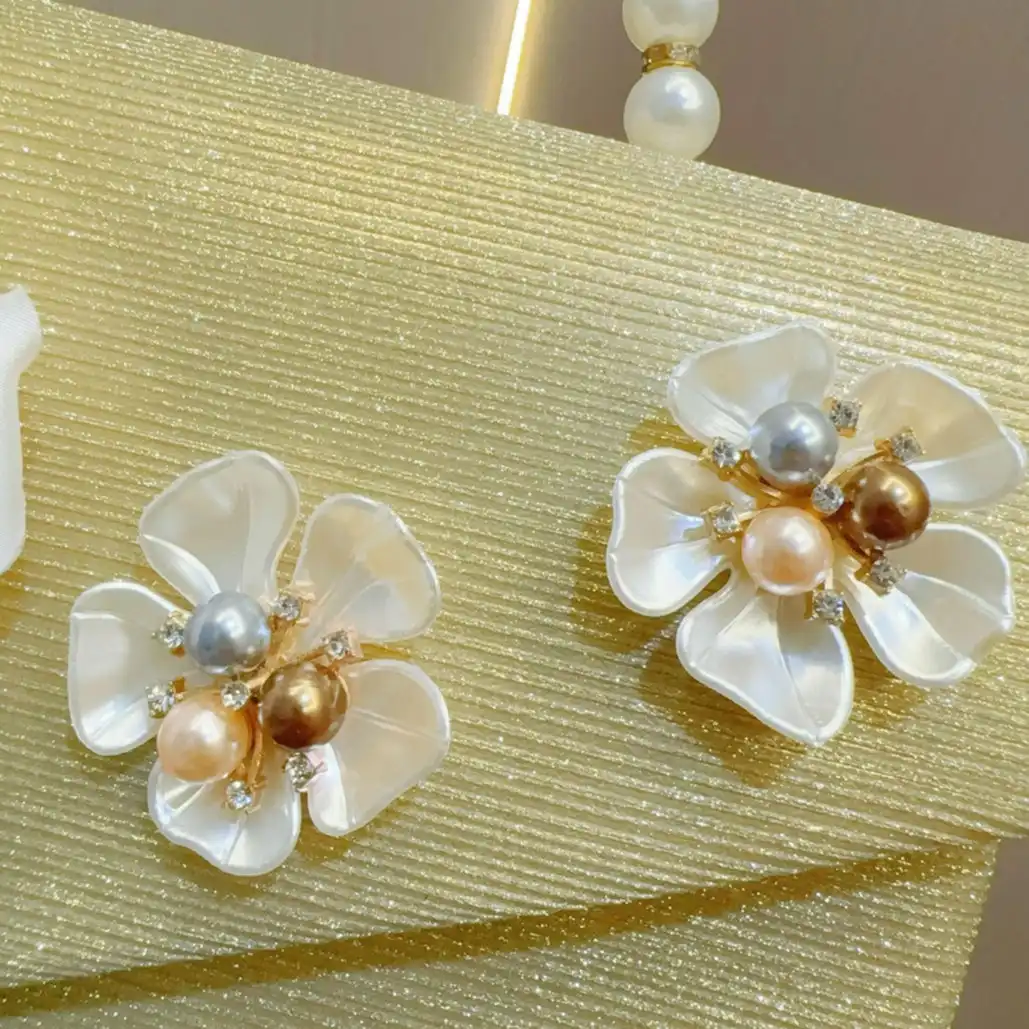 Product image of Elegant Gold Shimmer Bridal Clutch with White  Rose Decorate & Pearl Handle l FSC-00109