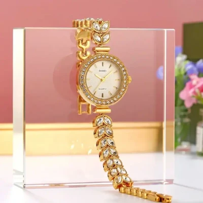 SKMEI 2547 Elegant Gold Luxury Rhinestone Watch for Women – Stylish Bracelet Wristwatch