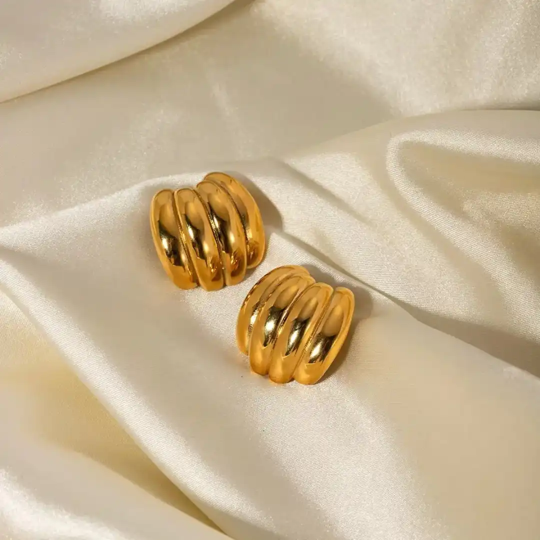 Product image of Luna Sculpted Drop Earrings