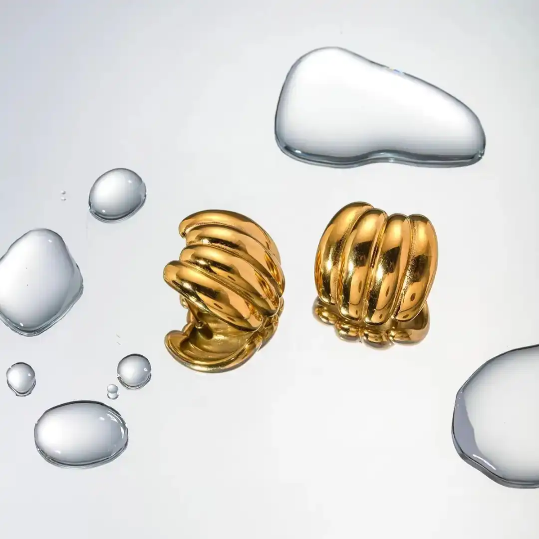 Product image of Luna Sculpted Drop Earrings