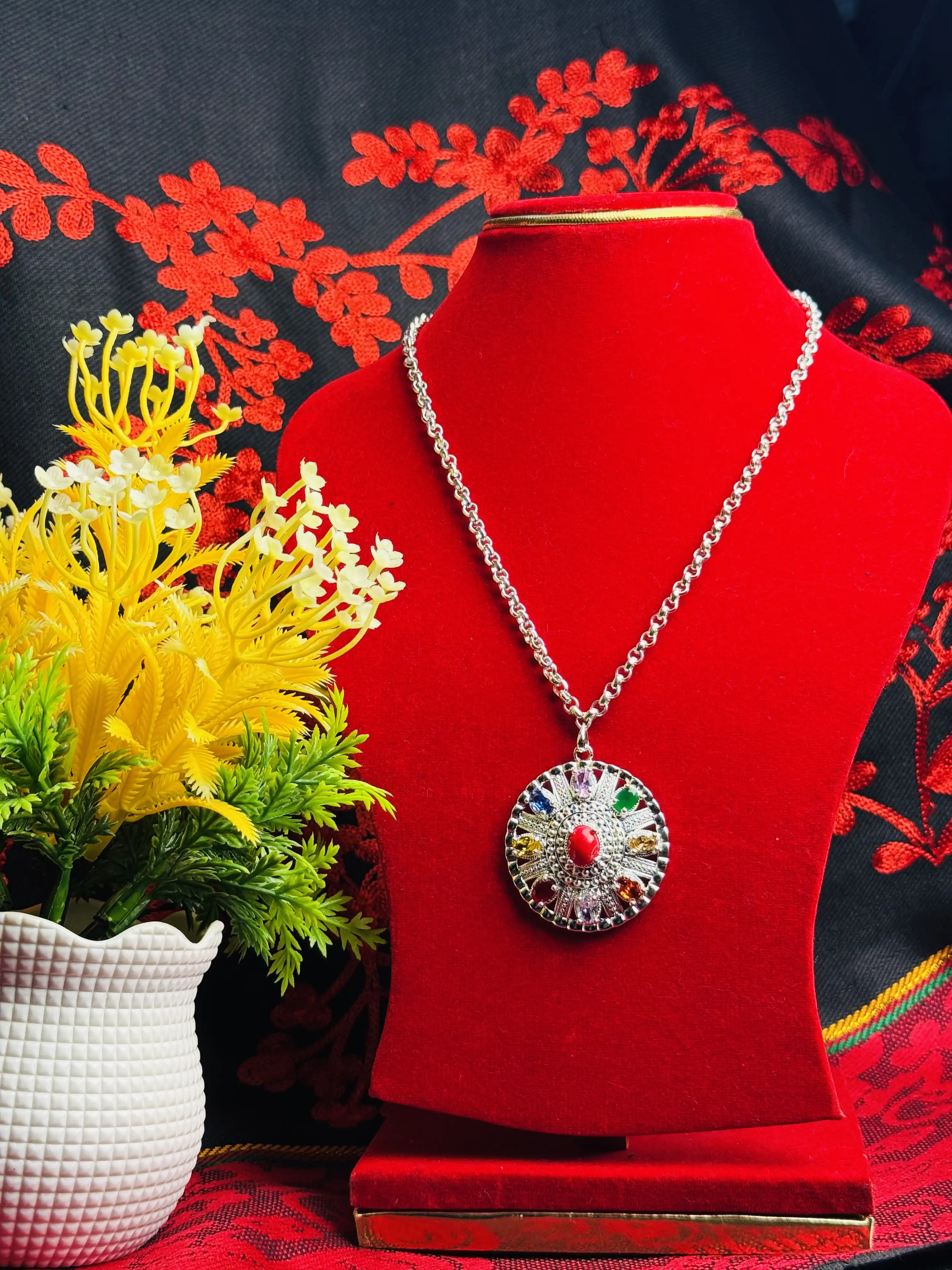 Product image of Circle Nabaratna