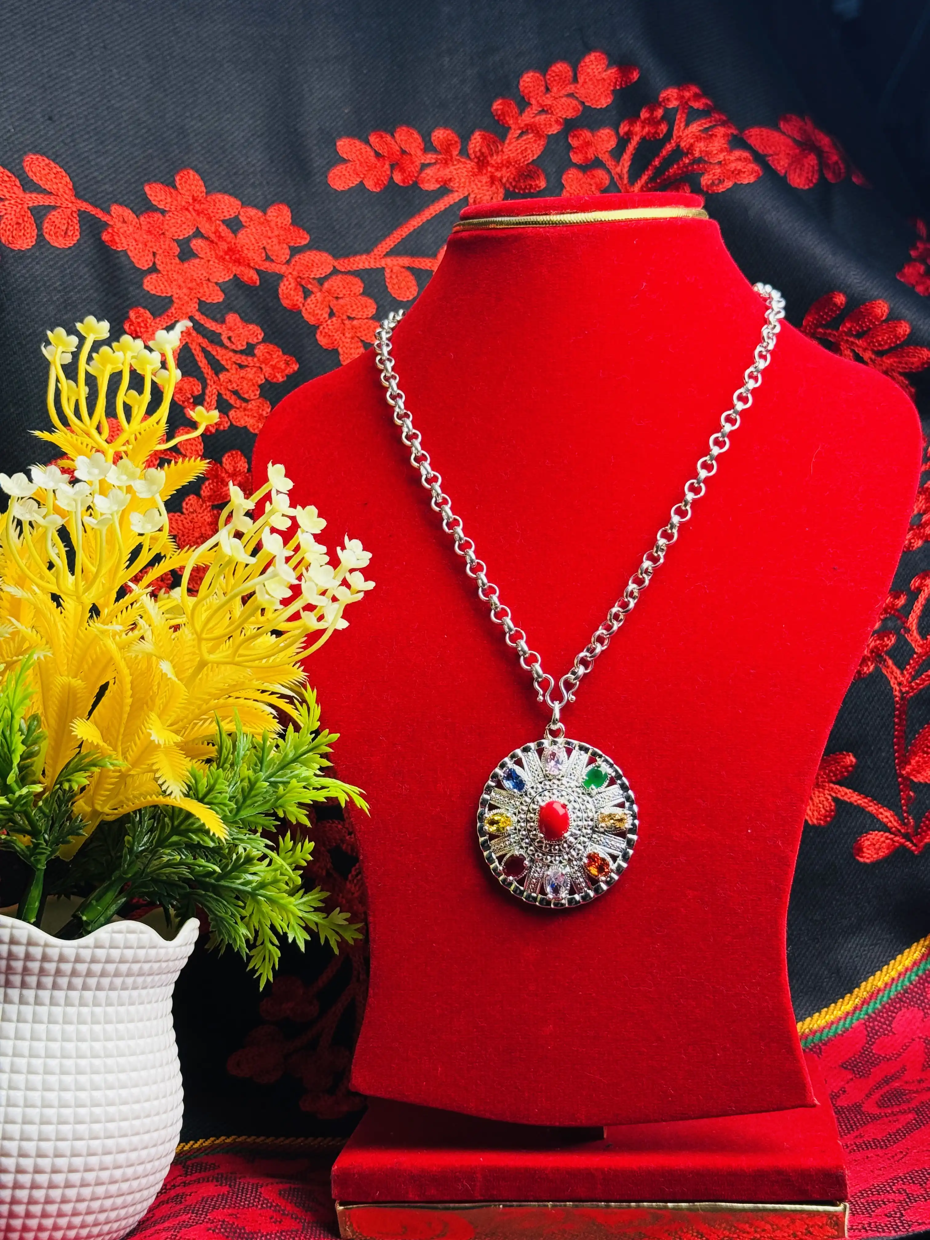 Product image of Circle Nabaratna