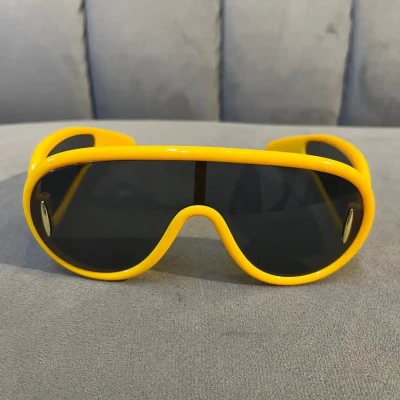 Chn Oversized Shield Glass
