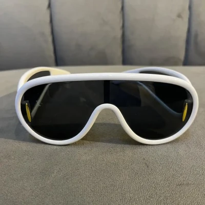 Chn Oversized Shield Glass