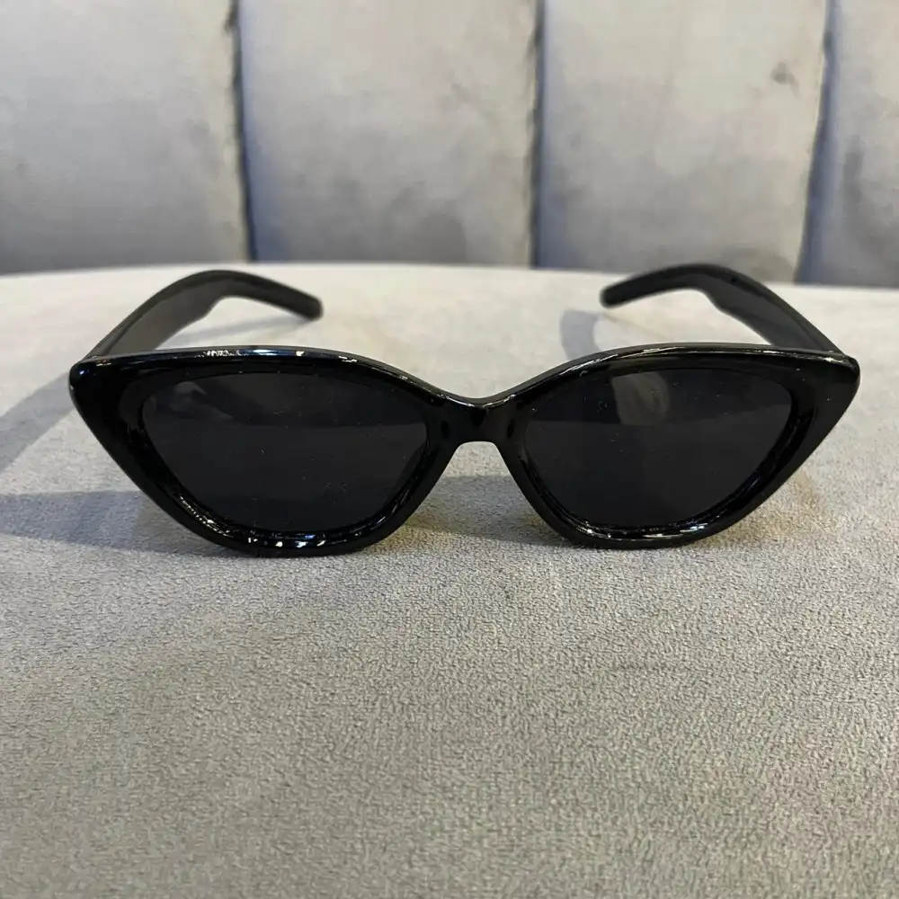 Product image of Chn Black Cat Eye Design Glass