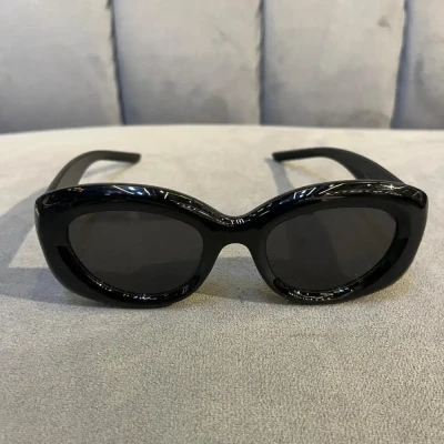 Chn Black Over Sized Oval Desig...