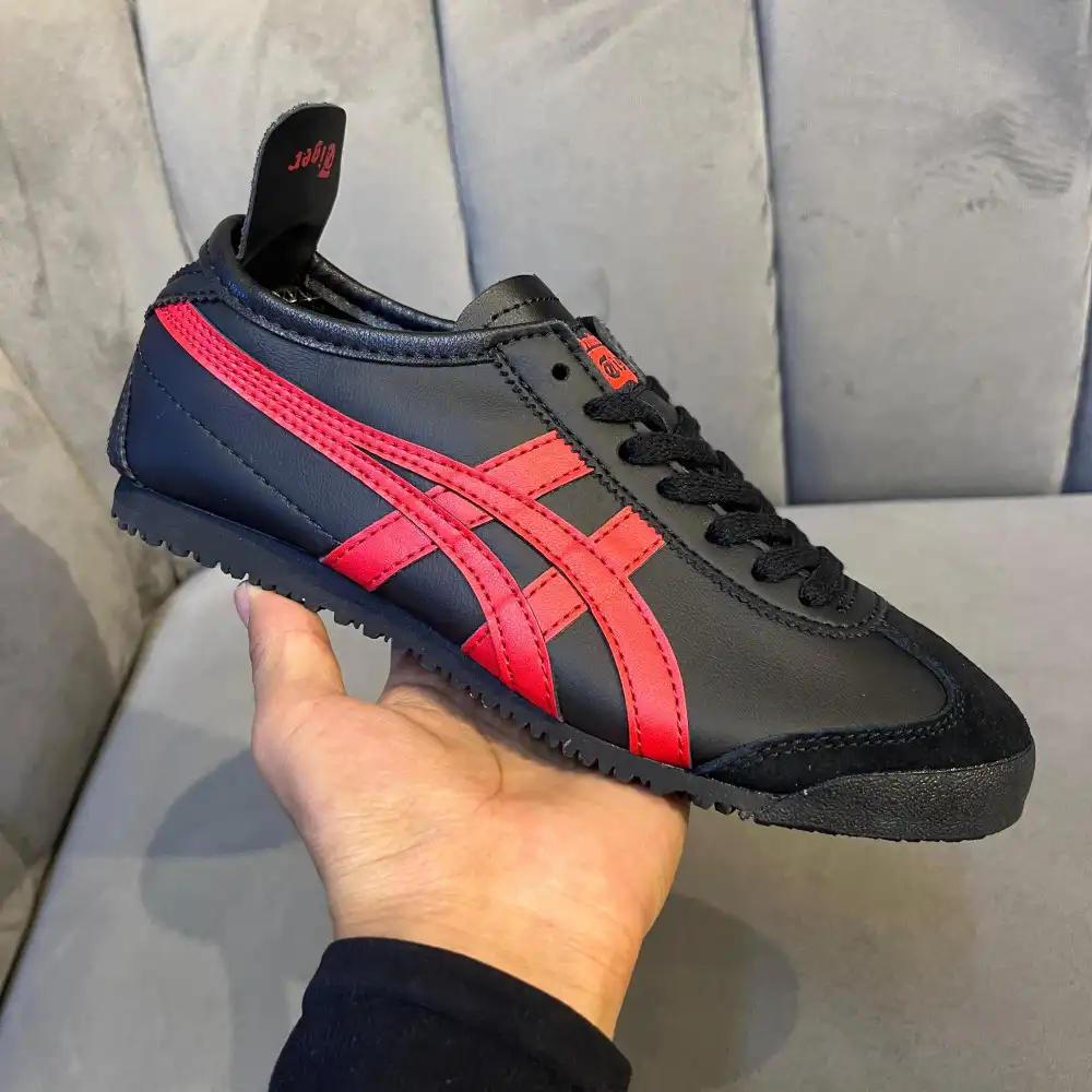 Product image of Onitsuka Tiger Mexico 66 "black / Classic Red"