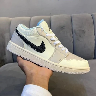 Nike Air Jordan 1 Low Se " Sand...