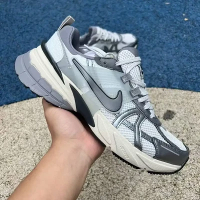 Nike V2k Run " Metallic Cool Gr...