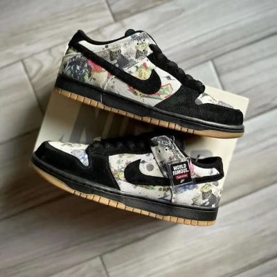 Nike Sb Dunk Low " Supreme Ramm...