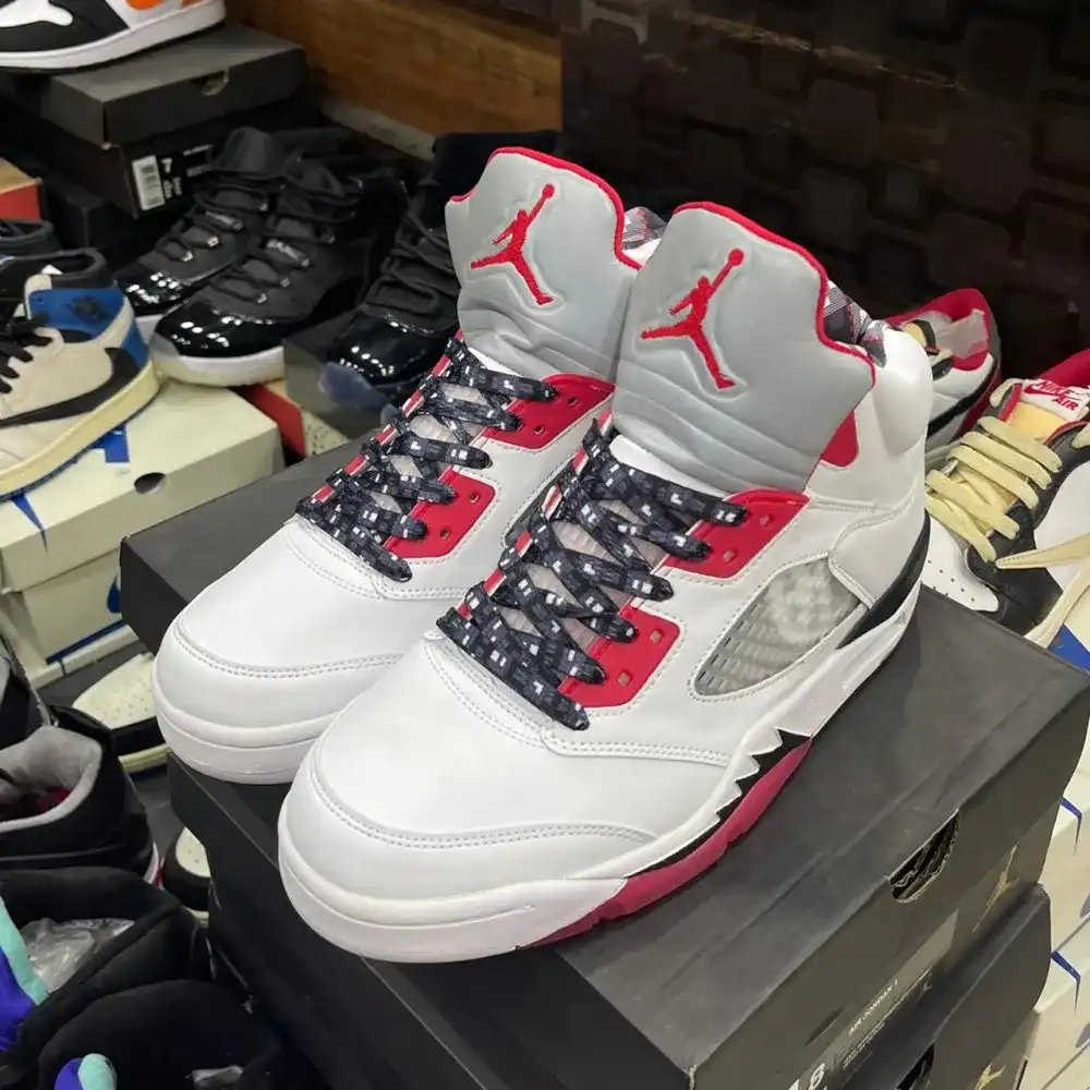 Product image of Nike Air Jordan 5 " Quai "