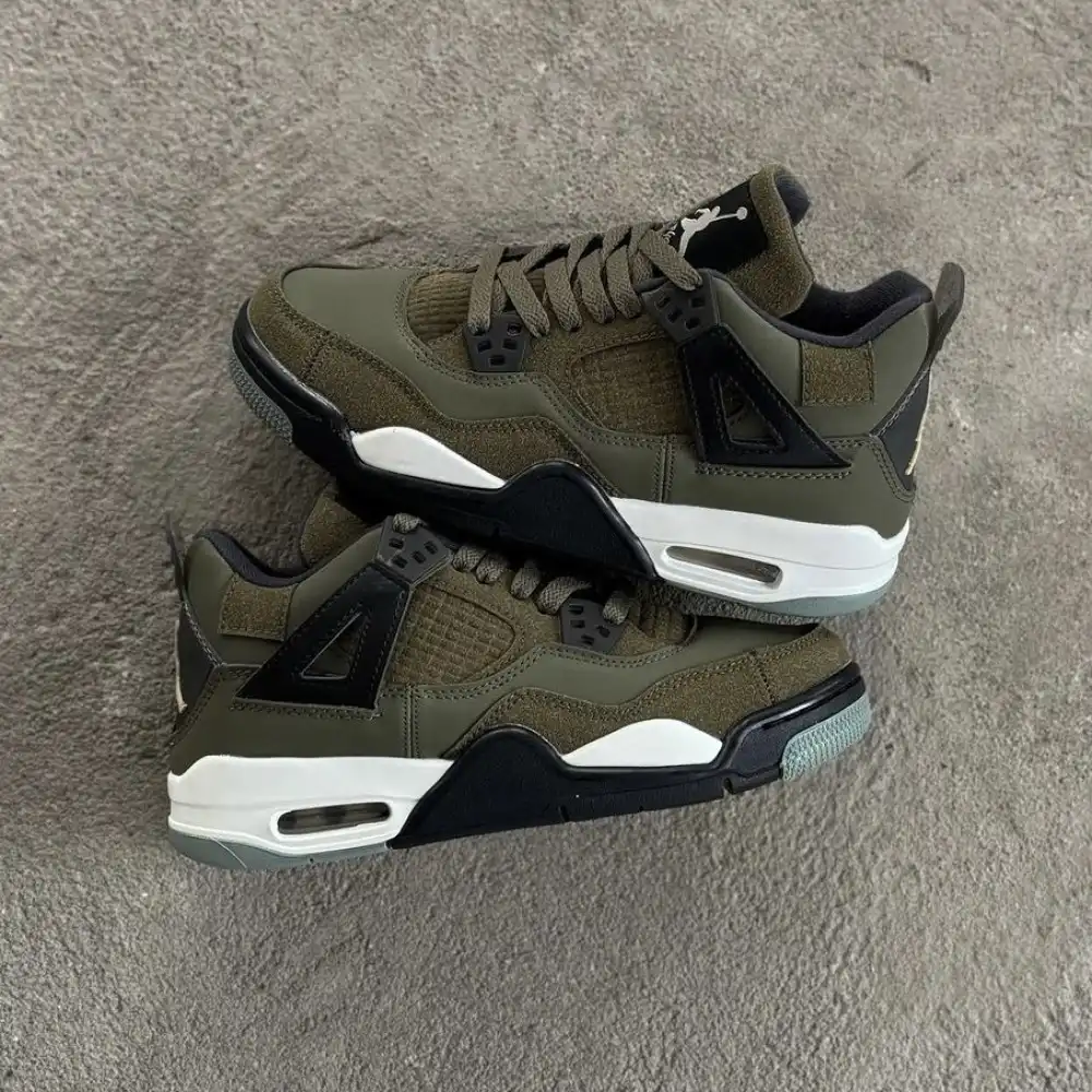 Product image of Air Jordan 4 Retro " Undefeated Craft "