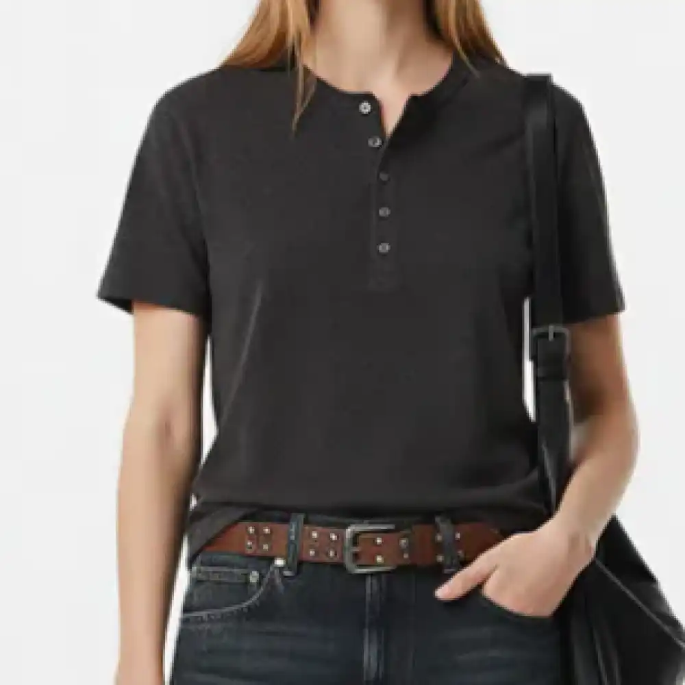 Product image of 8327 Henley Loose Fit T-shirt