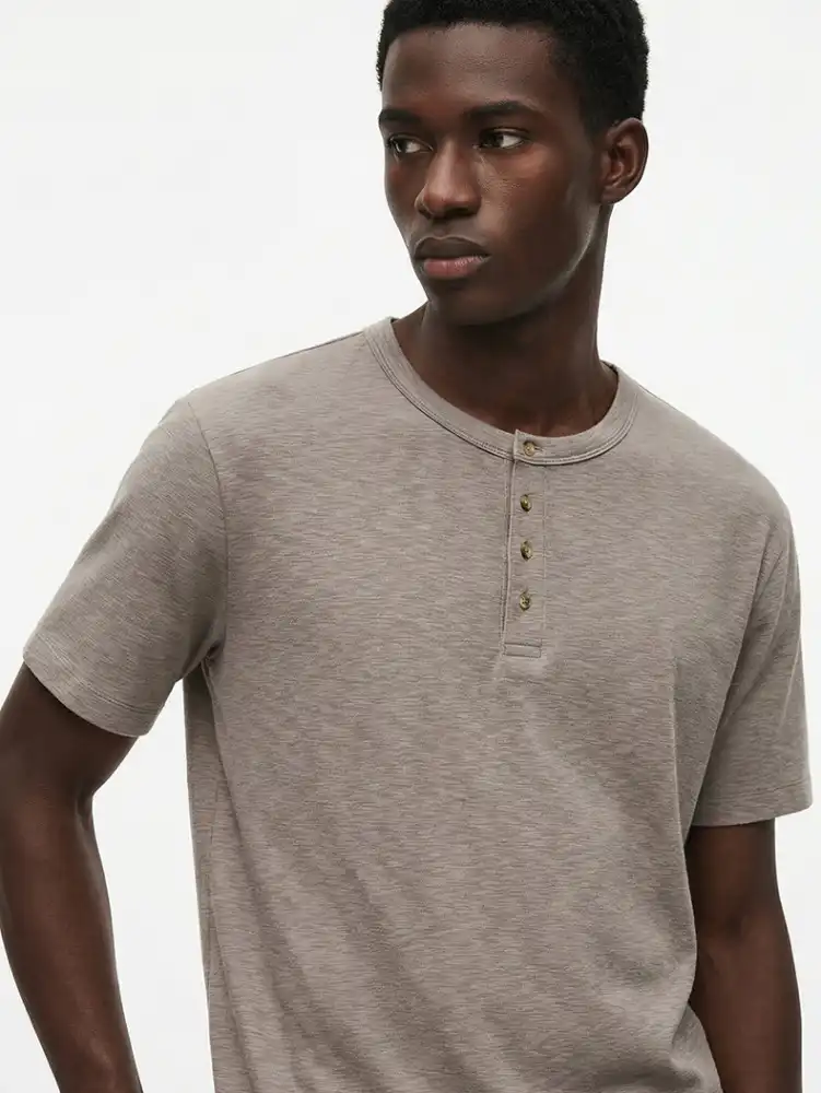Product image of 8327 Henley Loose Fit T-shirt