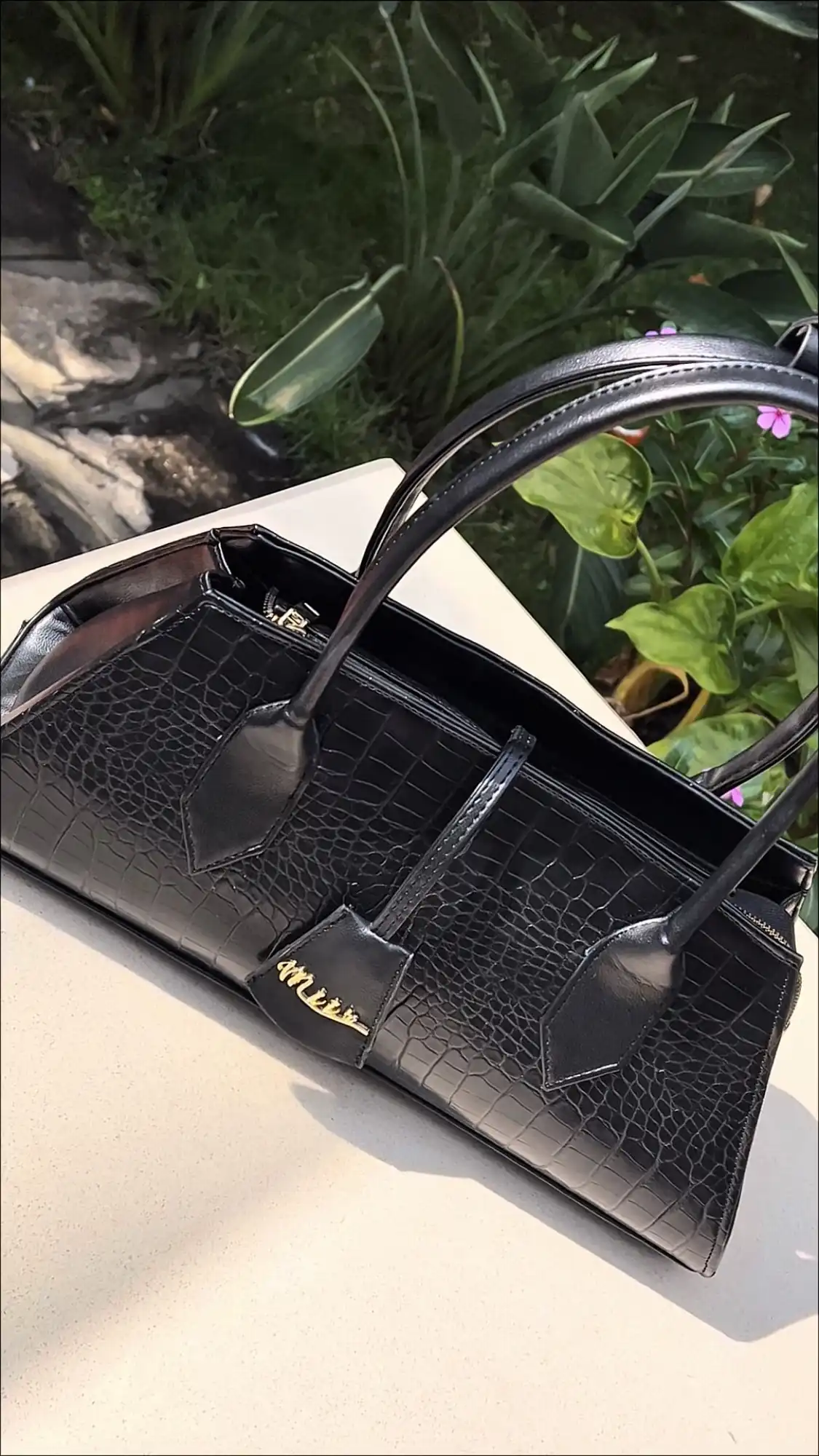 Product image of Ceci Black