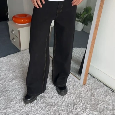 Denim Jeans with plain pocket