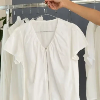 V NECK ZIPUP TOP