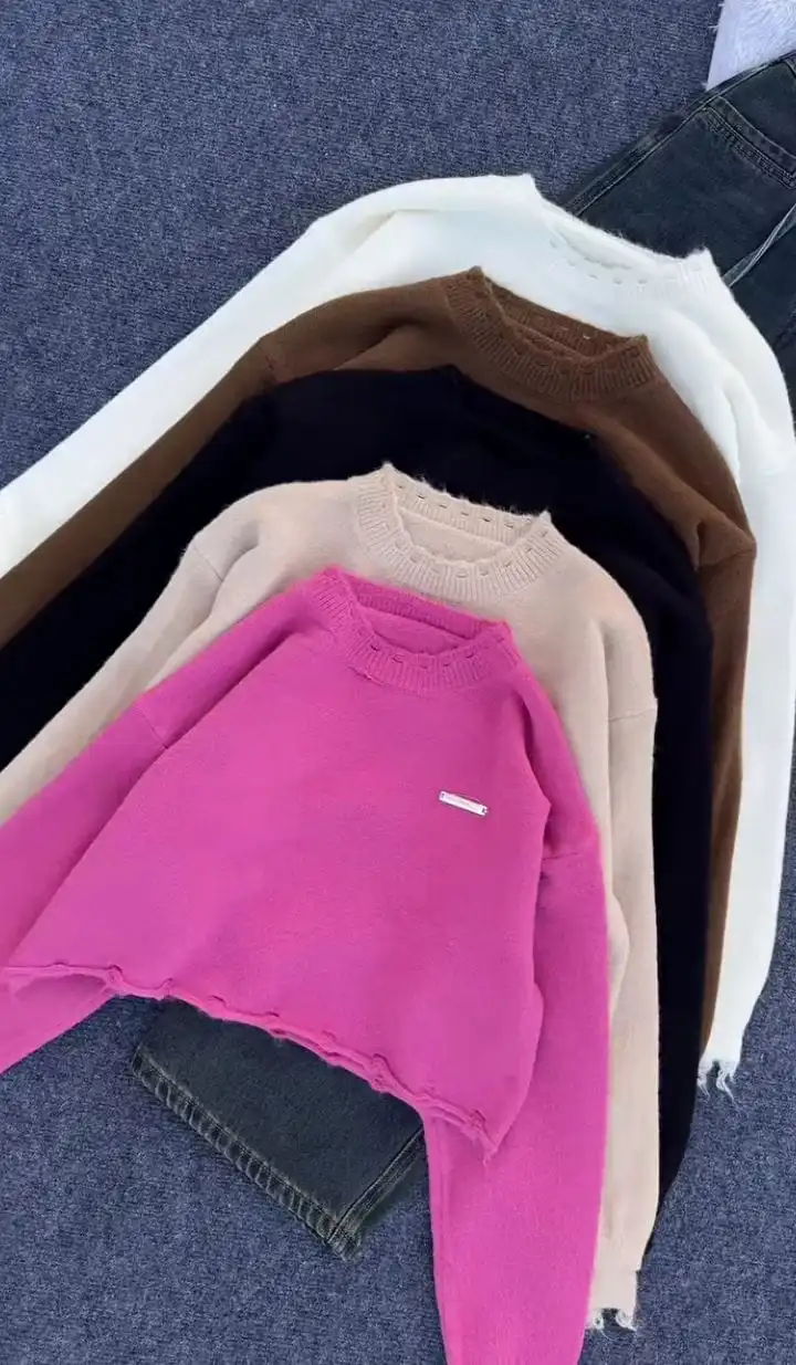 Product image of WOOLEN CROP SWEATER
