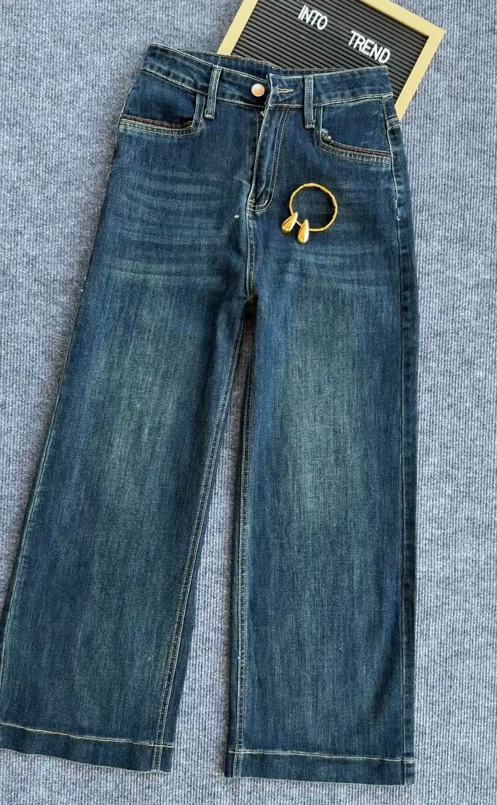 Product image of POCKET EMBRODIERY STRAIGHT JEANS (5999)