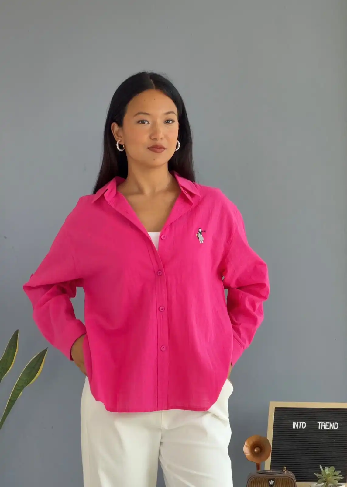 Product image of GIRL LOGO LINEN SHIRT
