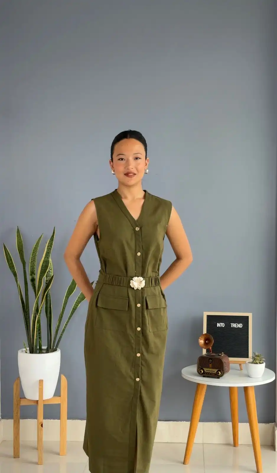 Product image of LINEN DRESS WITH GOLDEN FLOWER BROOCH