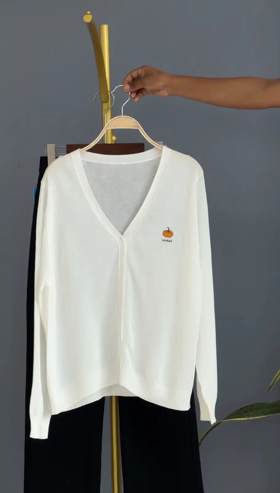 Product image of PUMPKIN LOGO CARDIGAN