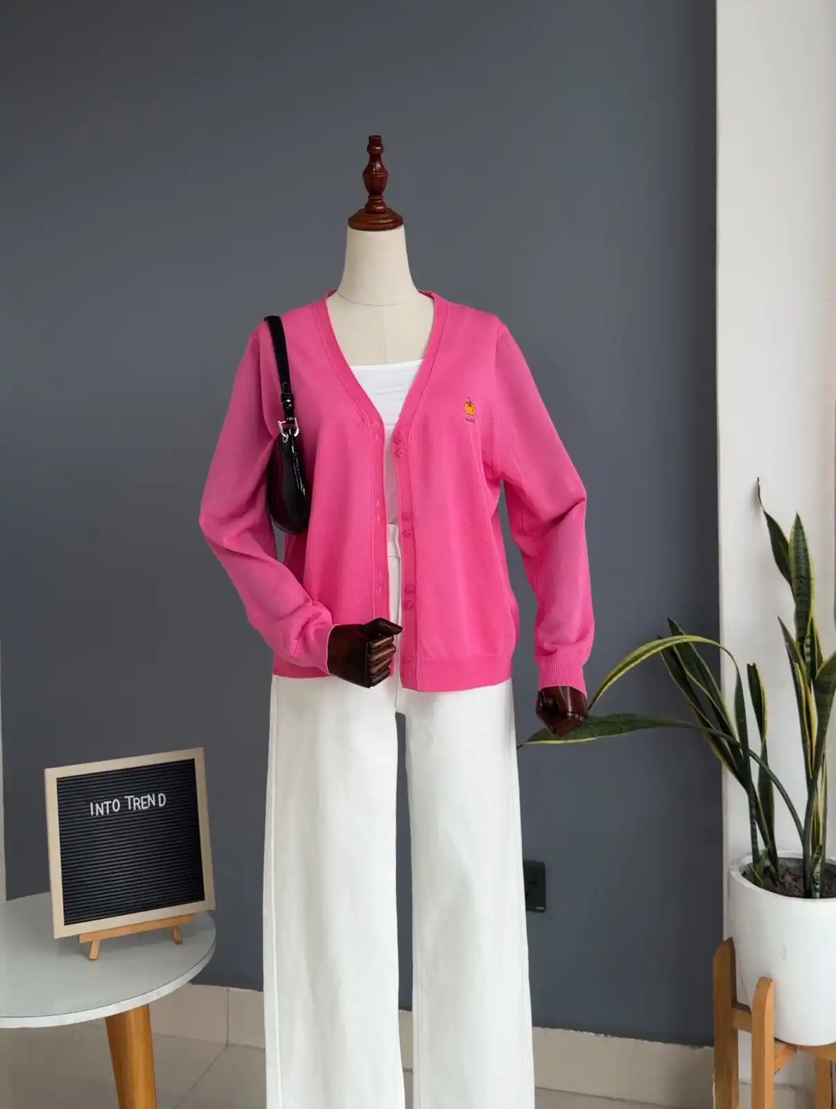 Product image of PUMPKIN LOGO CARDIGAN