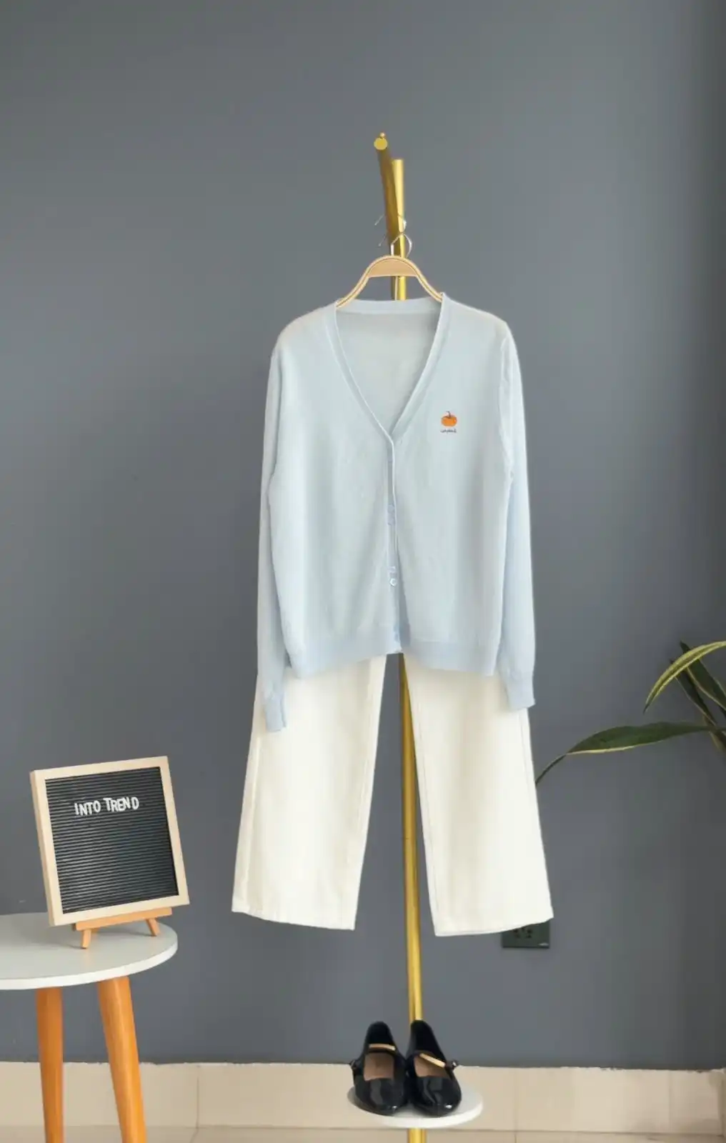 Product image of PUMPKIN LOGO CARDIGAN