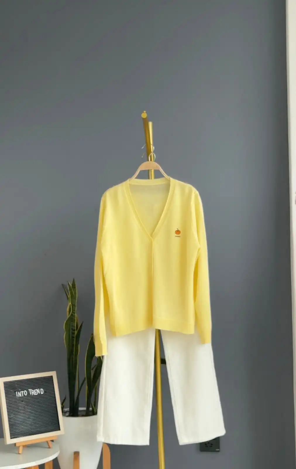 Product image of PUMPKIN LOGO CARDIGAN