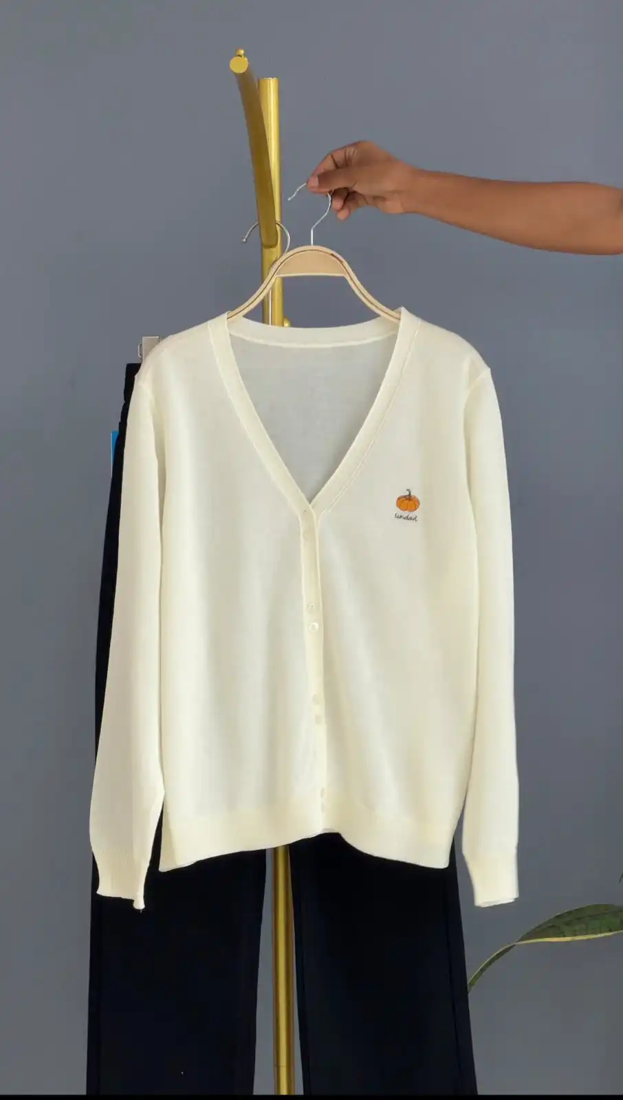 Product image of PUMPKIN LOGO CARDIGAN