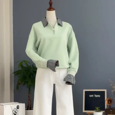 COLLAR SWEATSHIRT