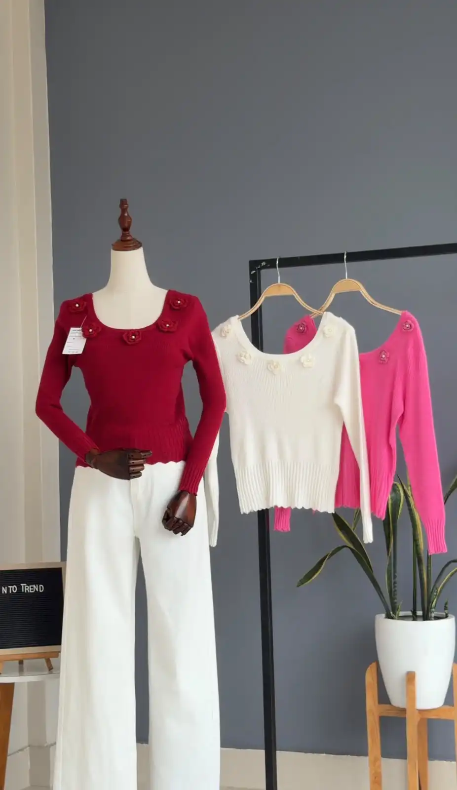 Product image of FLOWER ATTACHED CROP TOP