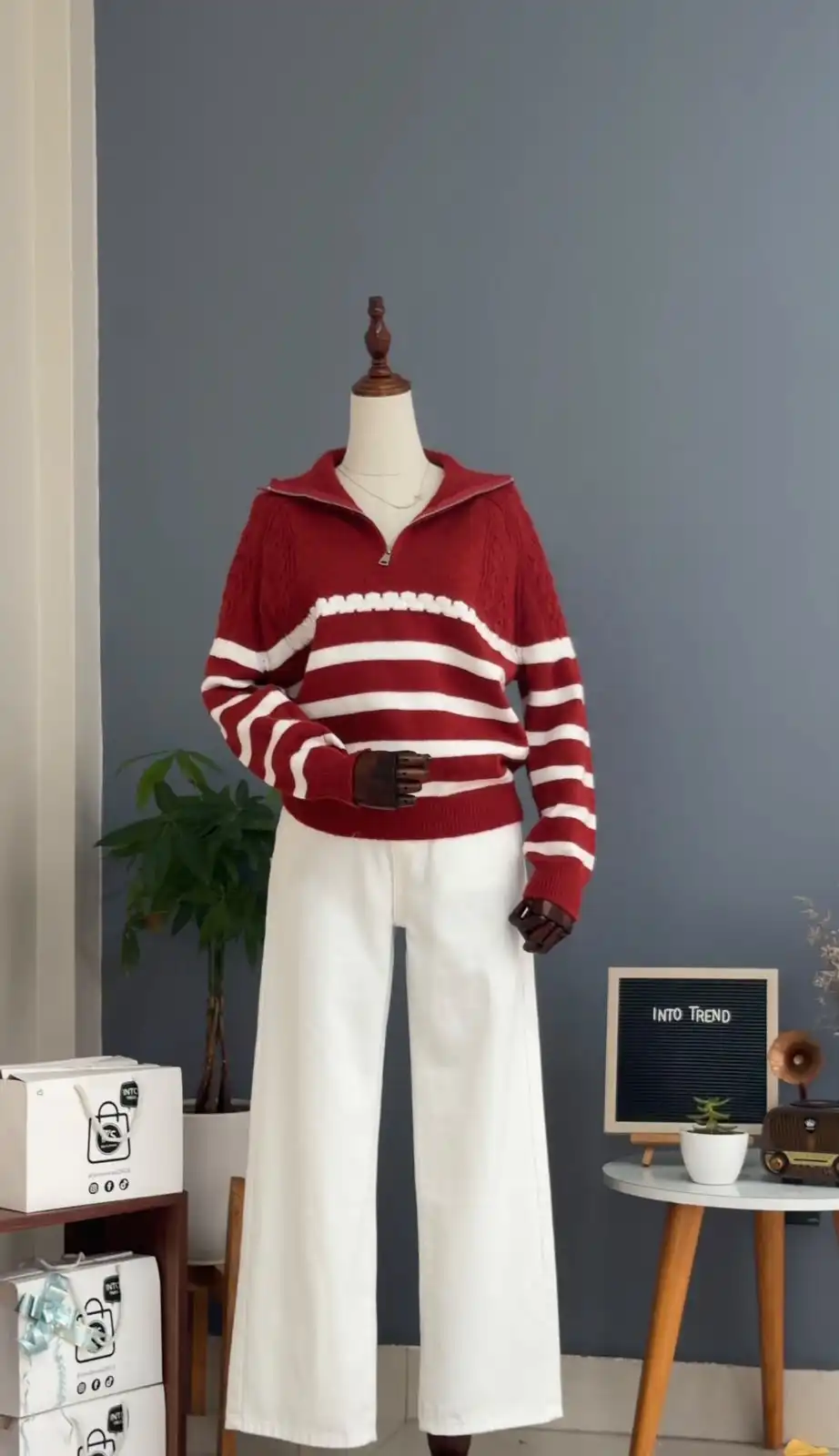 Product image of CREW NECK ZIPUP