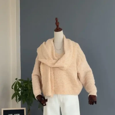 KINTTED SWEATER WITH SCARF