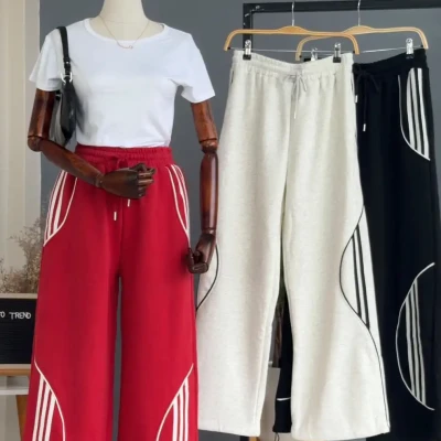 3 LINE DESIGN JOGGERS